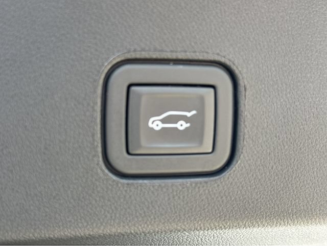 Certified 2024 Cadillac Lyriq Tech RWD image 33