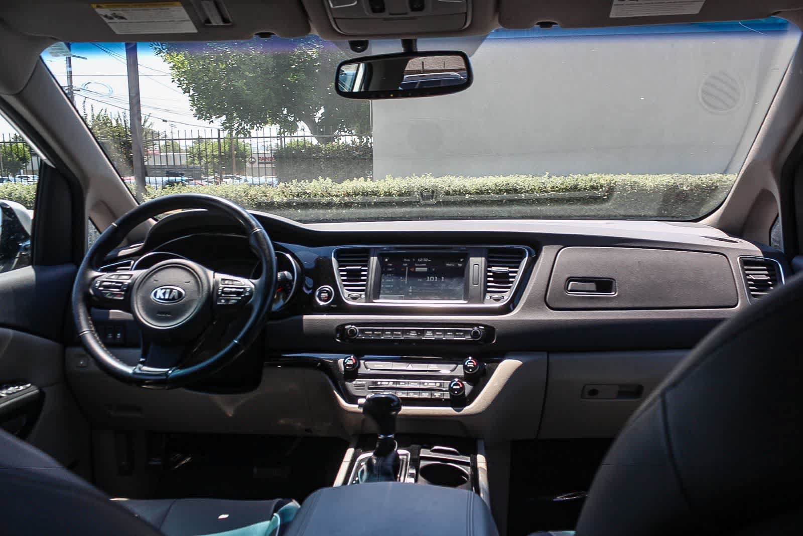 Used 2015 Kia Sedona SX FWD image 16