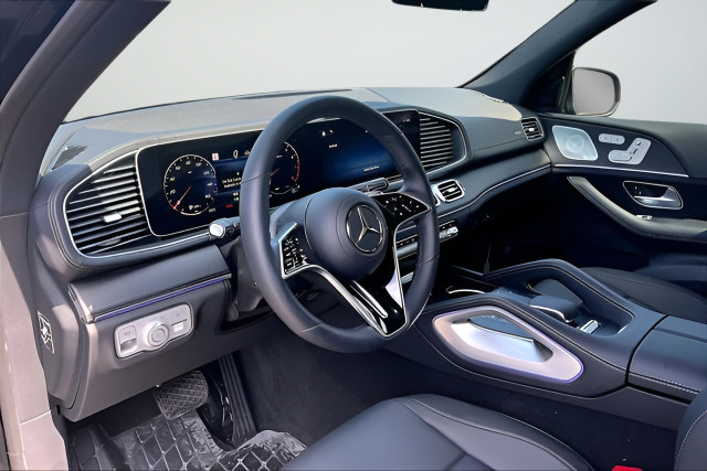 Used 2025 Mercedes-Benz GLS 450 4MATIC image 7