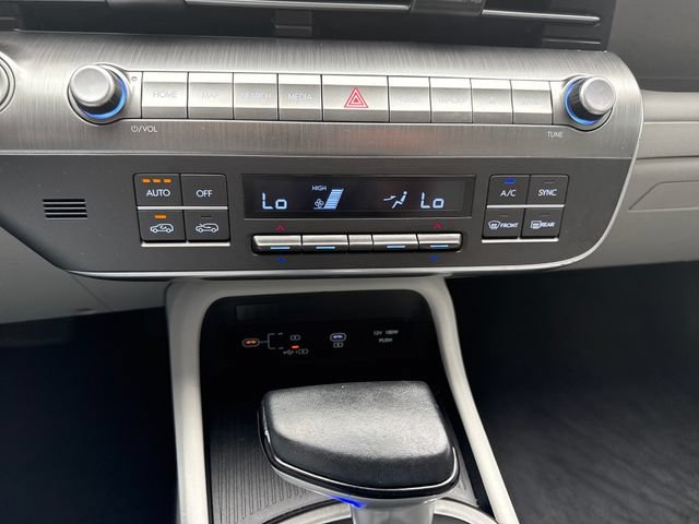 Used 2024 Hyundai Kona SEL AWD/4WD image 31