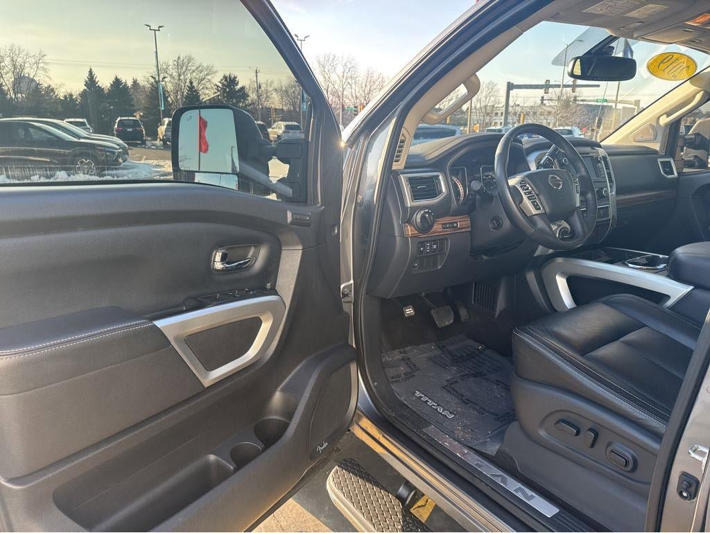 Used 2019 Nissan Titan SL w/ Chrome Package image 15