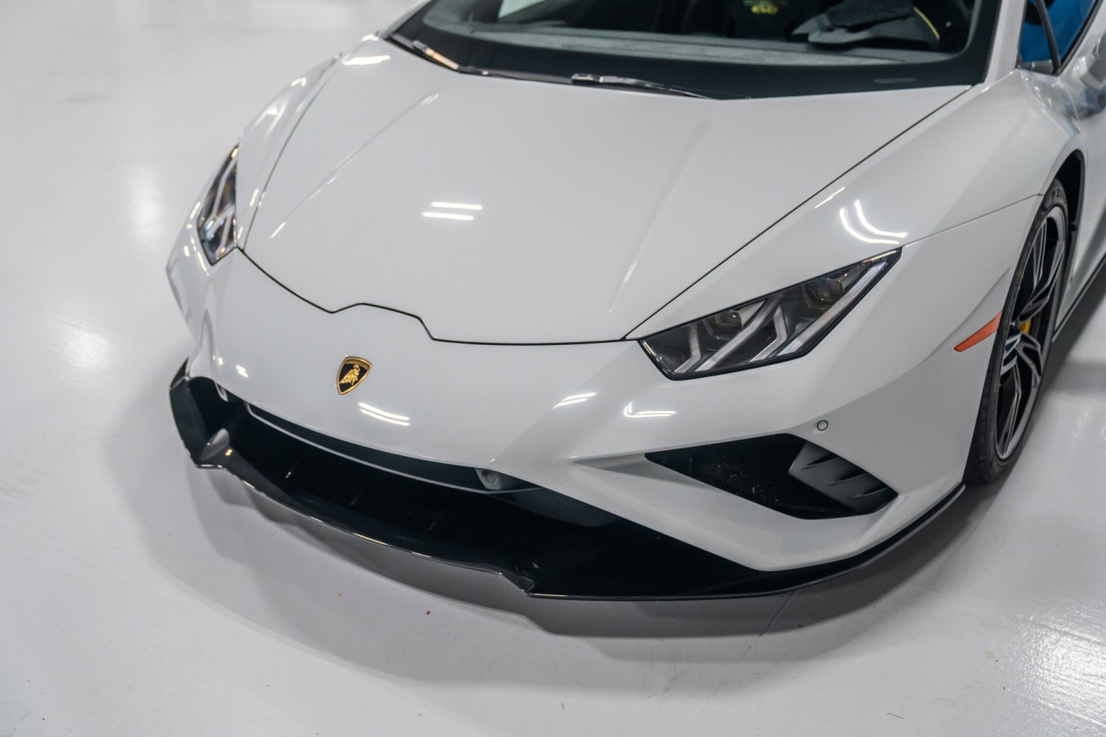 Used 2020 Lamborghini Huracan EVO image 18