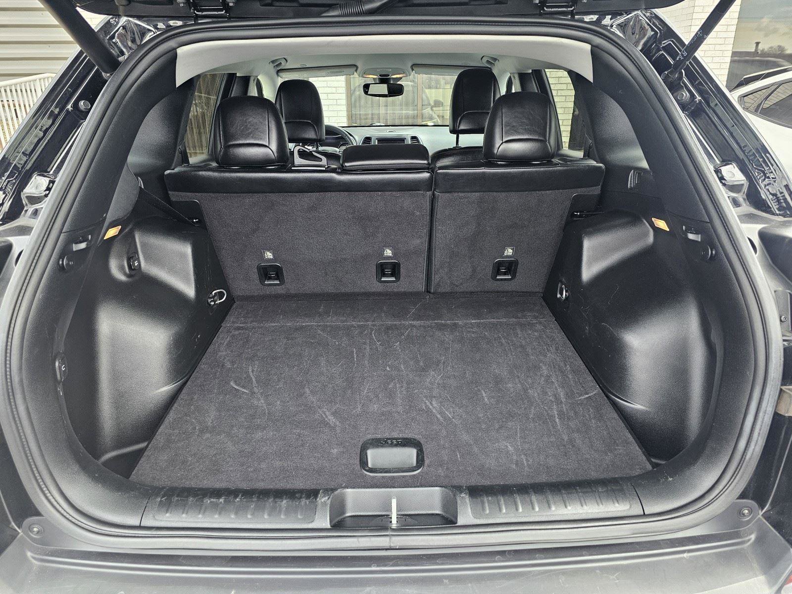 Used 2023 Jeep Cherokee Altitude Lux image 15