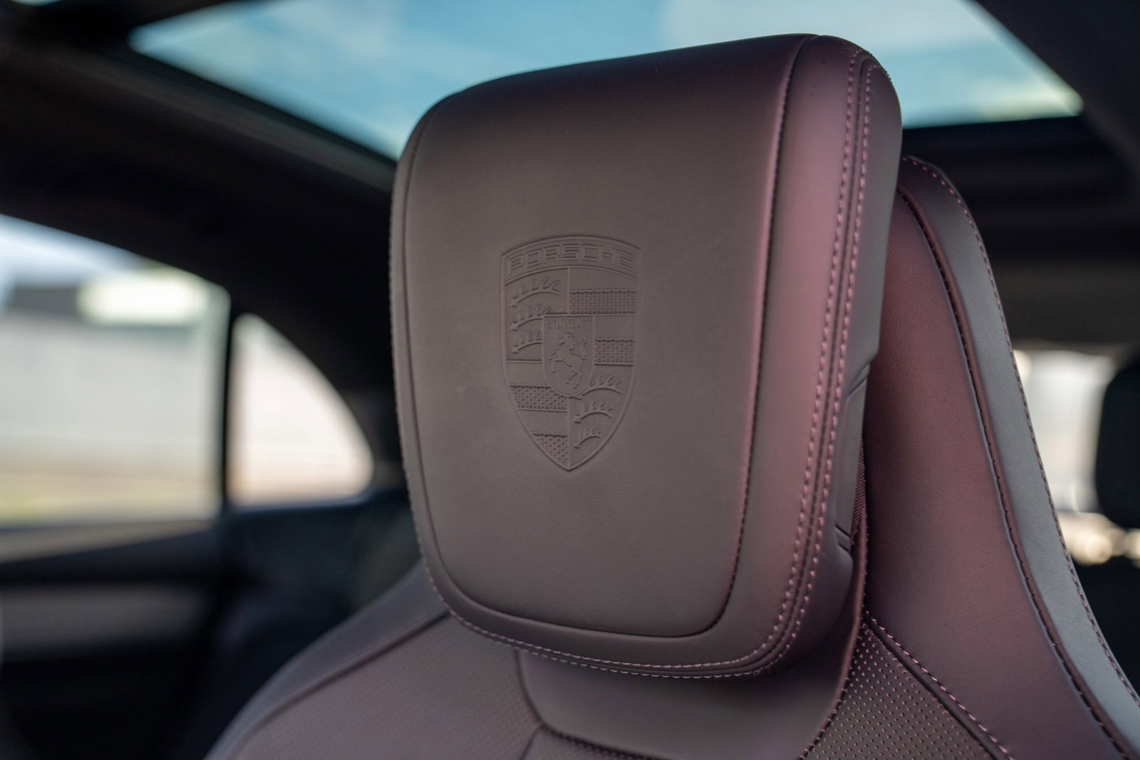 Certified 2025 Porsche Macan 4S Electric AWD/4WD image 13