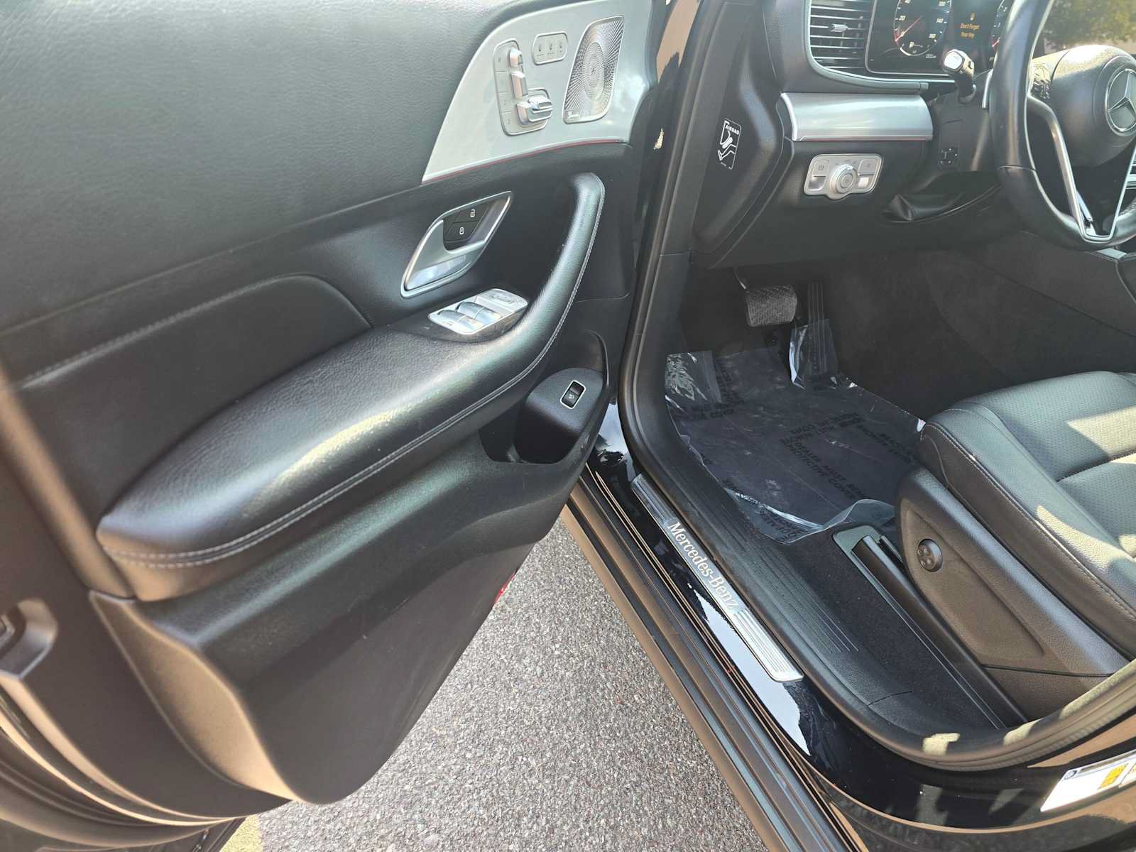 Used 2025 Mercedes-Benz GLE 350 4MATIC w/ Driver Assistance Package image 22