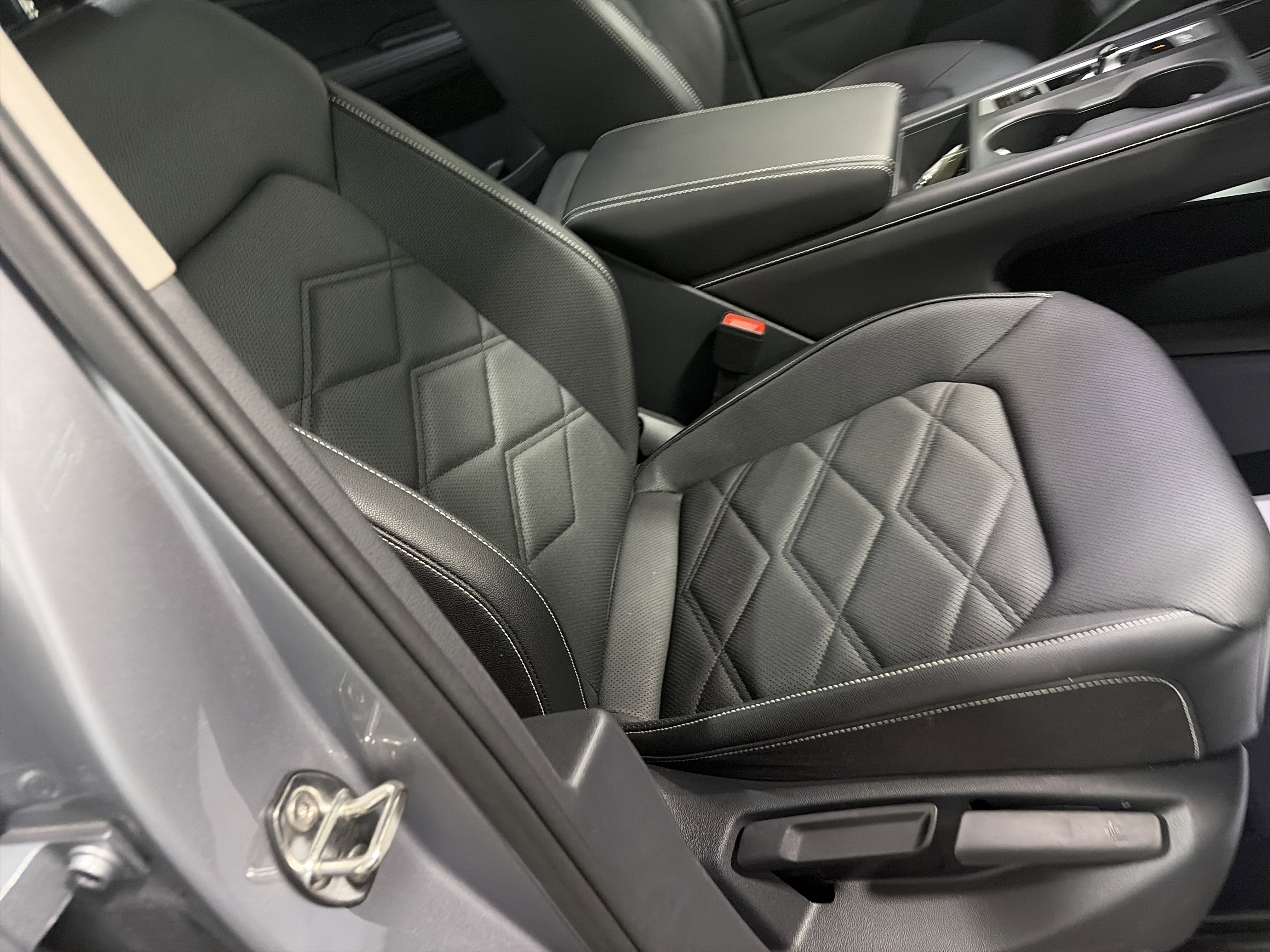 Certified 2025 Volkswagen Atlas SE AWD/4WD image 30