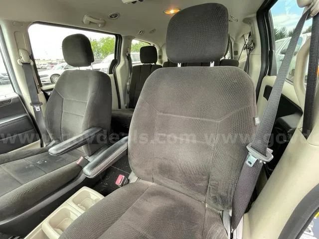 Used 2013 Dodge Grand Caravan SE FWD image 16