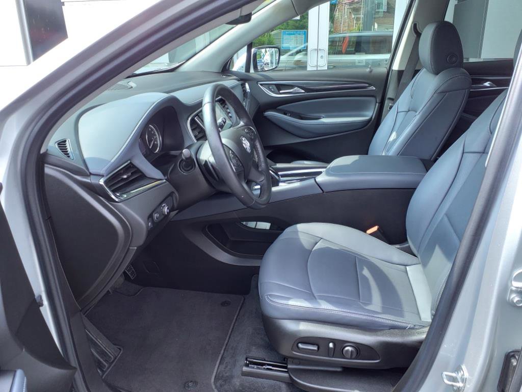 Used 2021 Buick Enclave Essence w/ Sport Touring Edition image 9