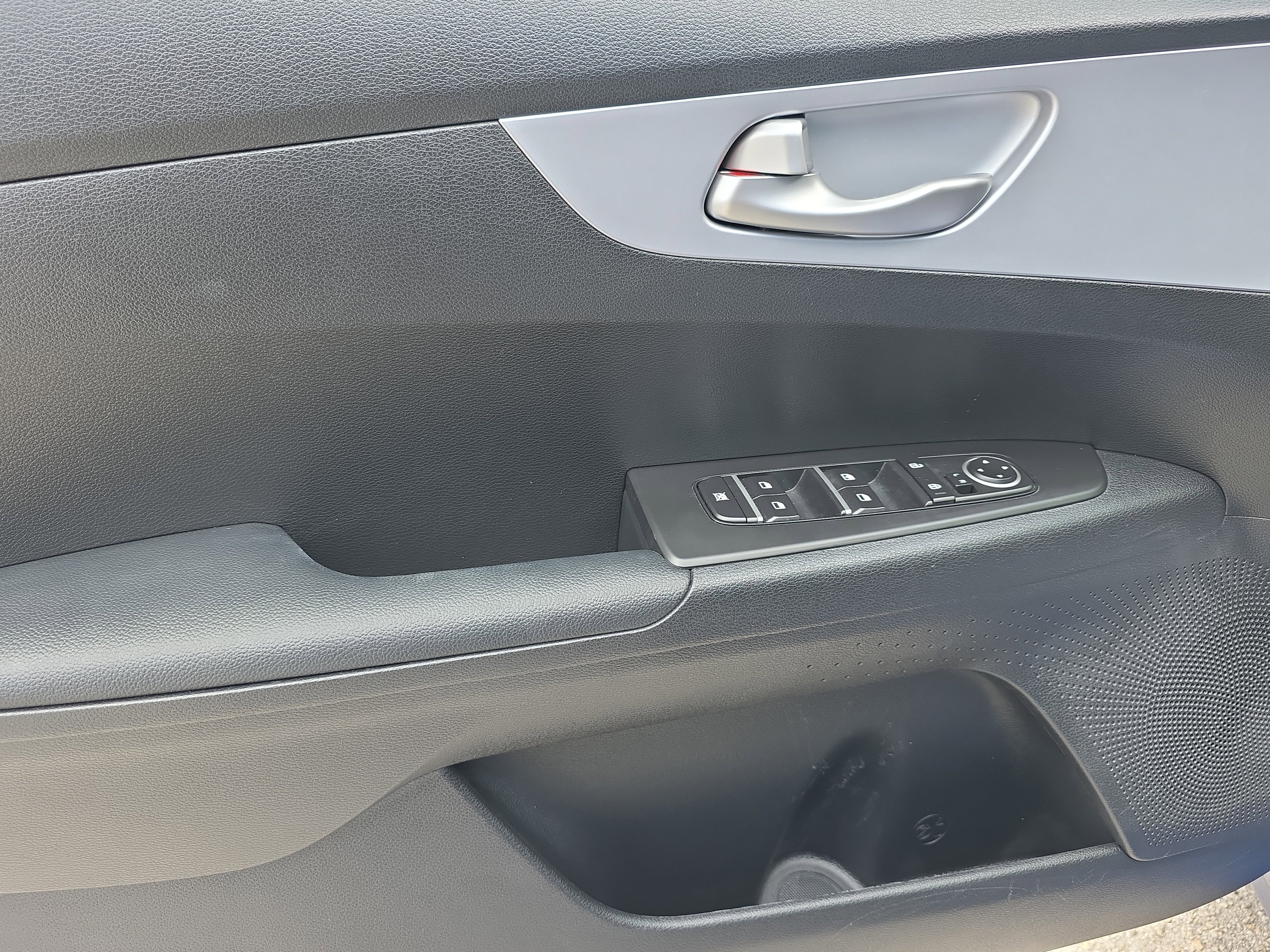 Used 2024 Kia Forte LXS w/ LXS Technology Package FWD image 20