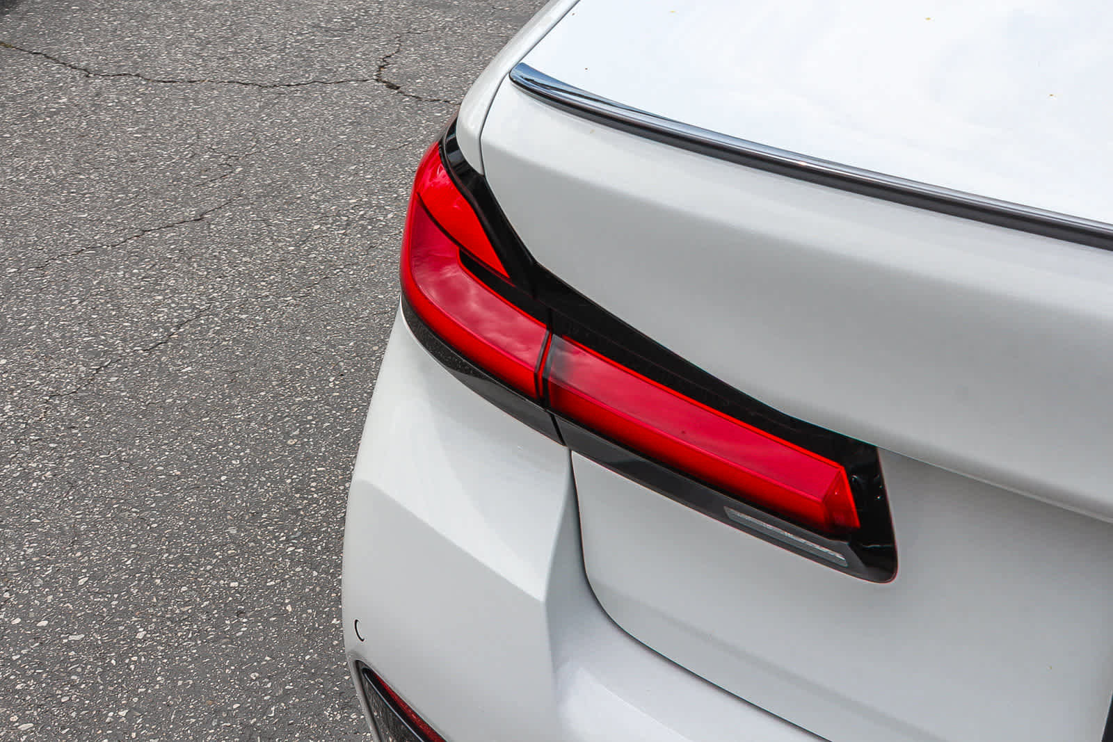 Used 2023 BMW 530i w/ M Sport Package RWD image 7