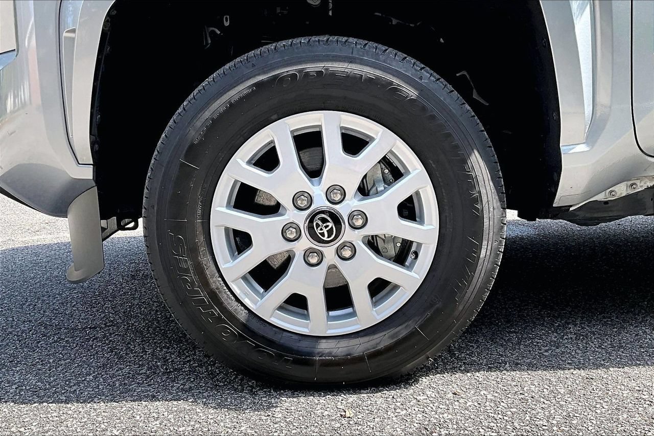 Used 2025 Toyota Tacoma SR5 RWD image 33