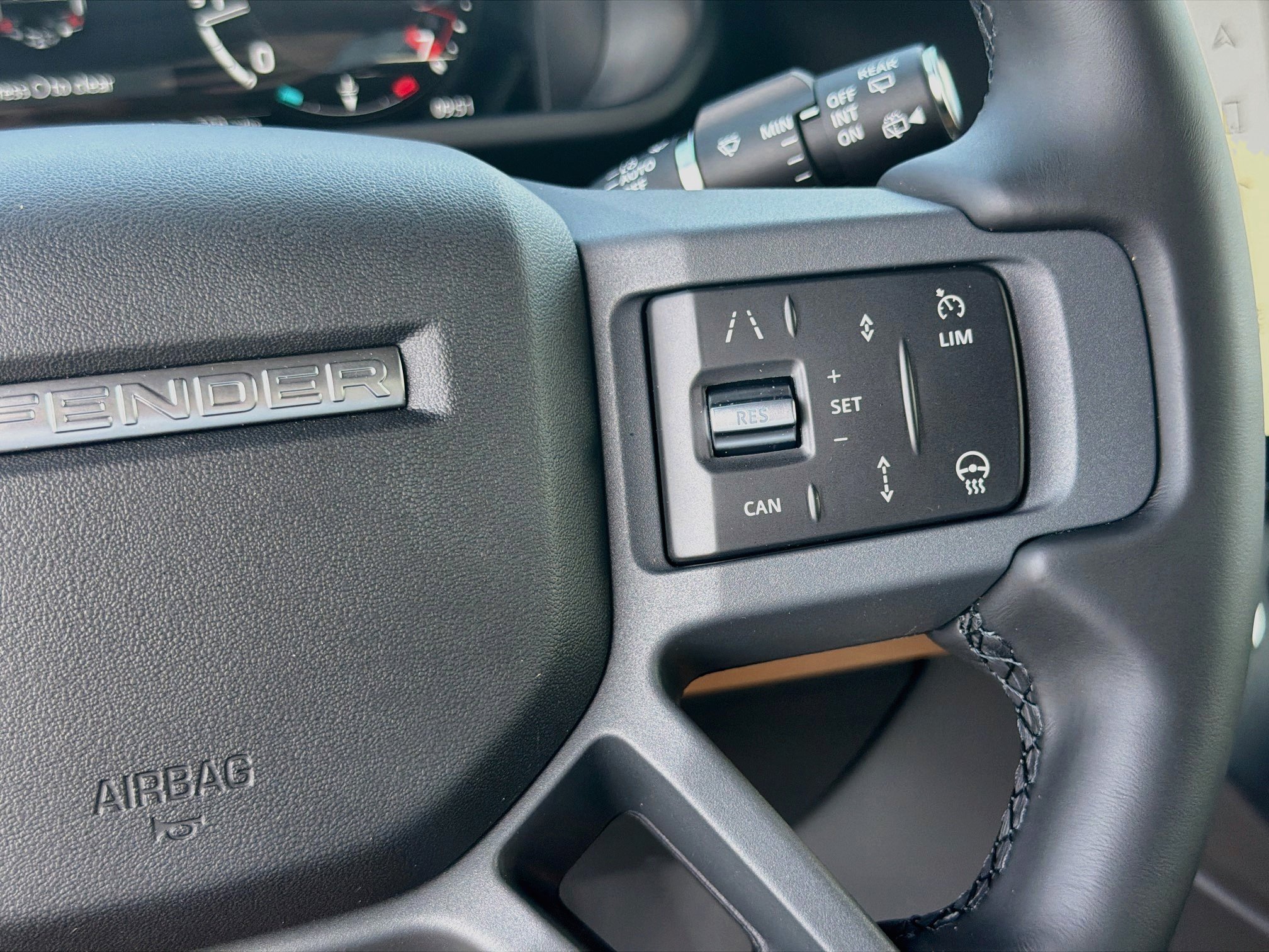 New 2026 Land Rover Defender 110 X-Dynamic SE AWD/4WD image 39