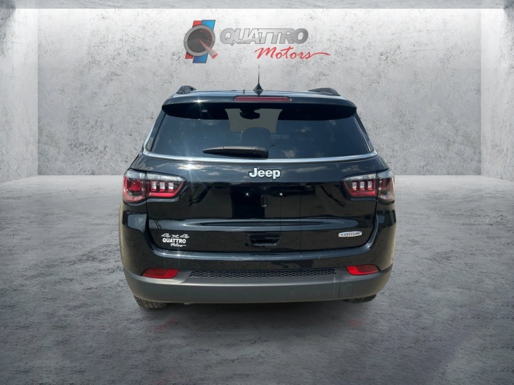 Used 2025 Jeep Compass Latitude AWD/4WD image 4