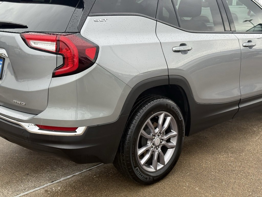 Used 2024 GMC Terrain SLT image 11