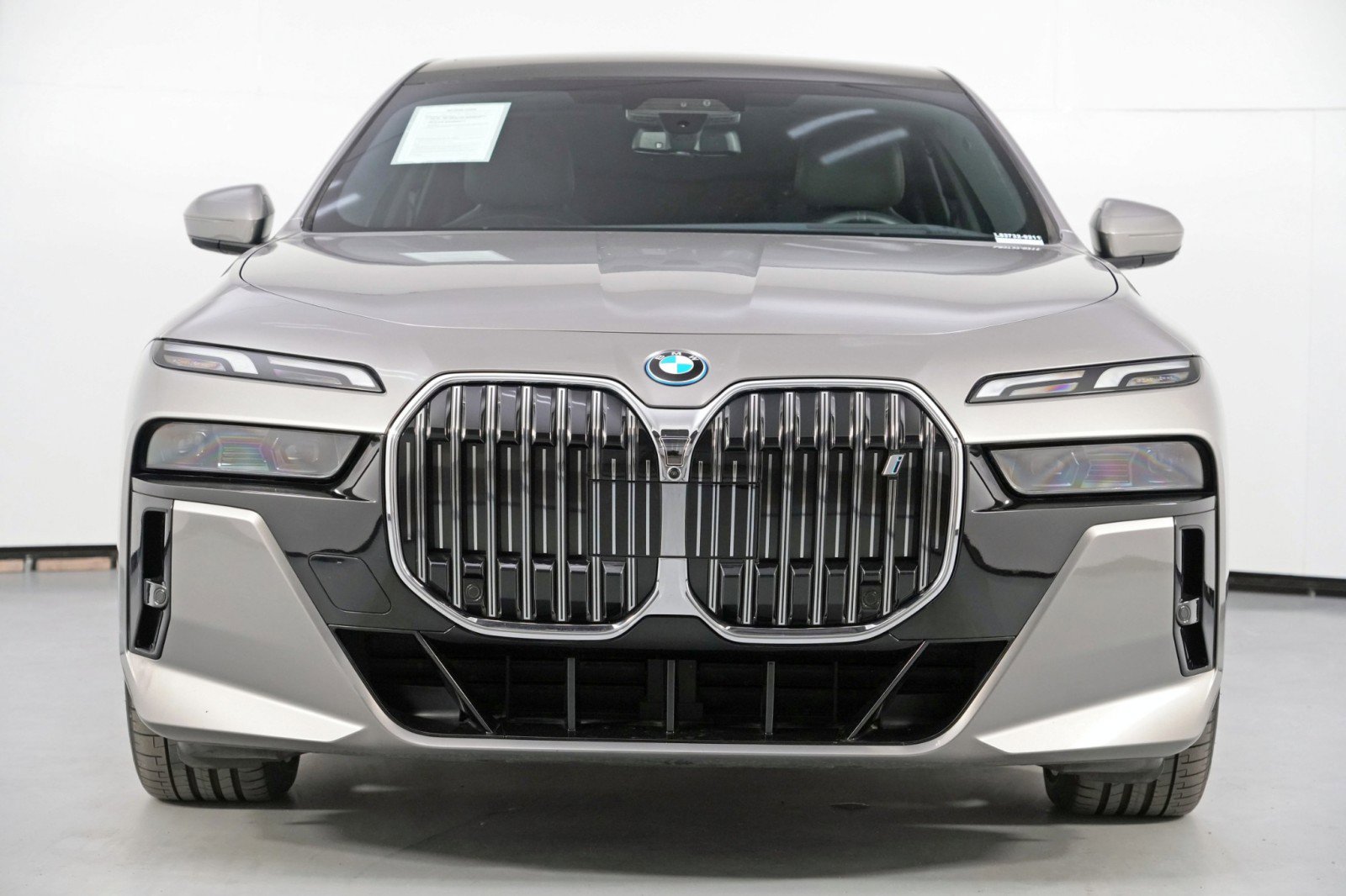 Used 2023 BMW i7 xDrive60 image 6