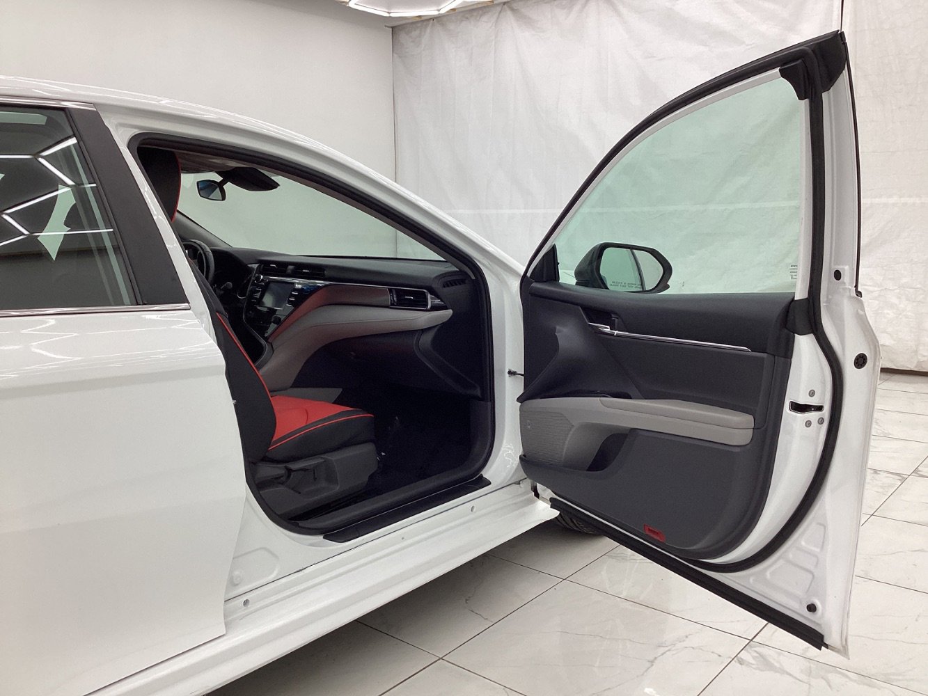 Used 2020 Toyota Camry SE image 17