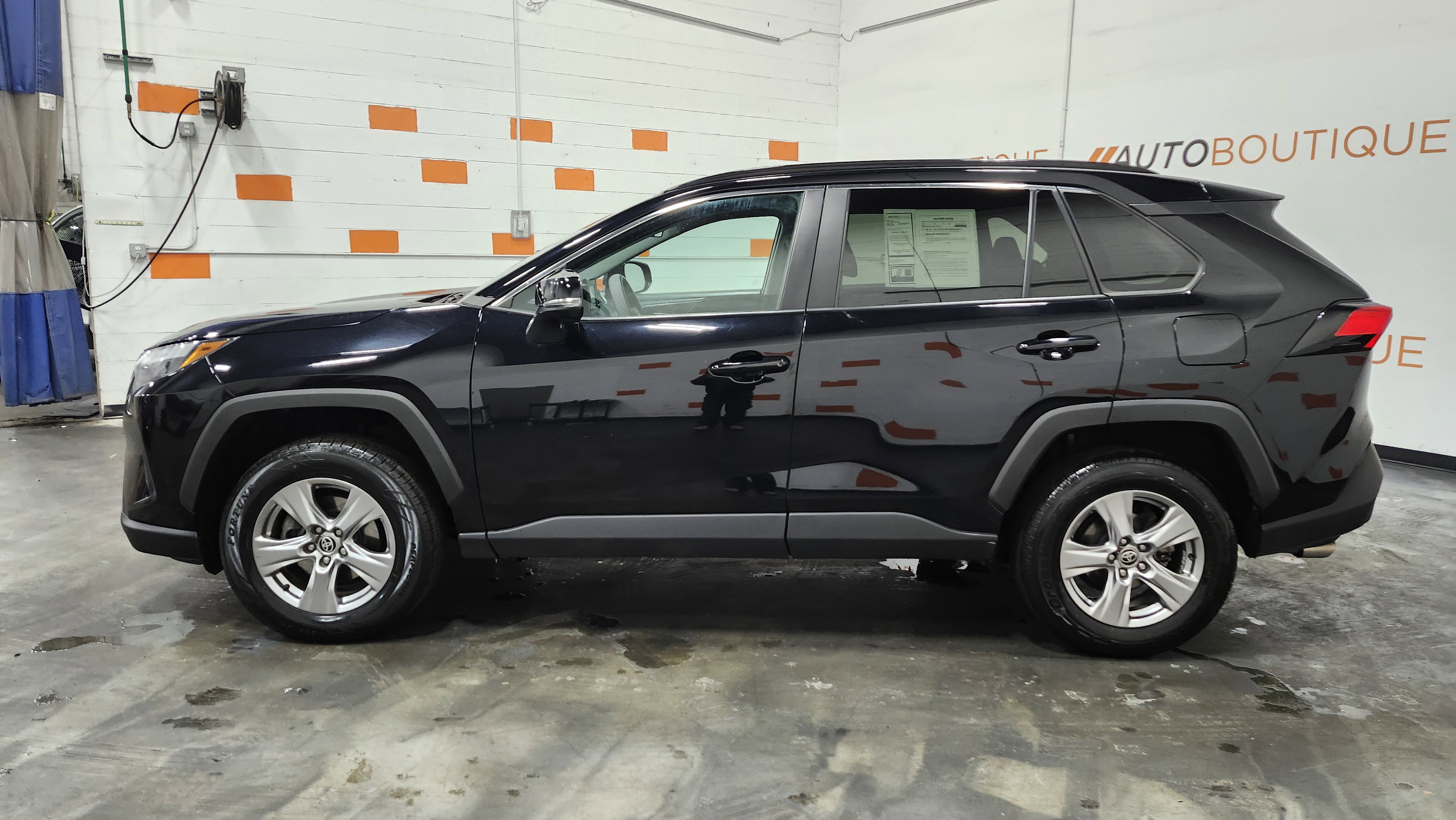 Used 2022 Toyota RAV4 XLE w/ Convenience Package image 14