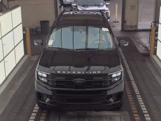 Used 2025 Ford Expedition Active AWD/4WD image 5