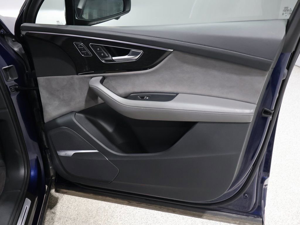 Used 2020 Audi SQ7 Prestige w/ Prestige Package image 26