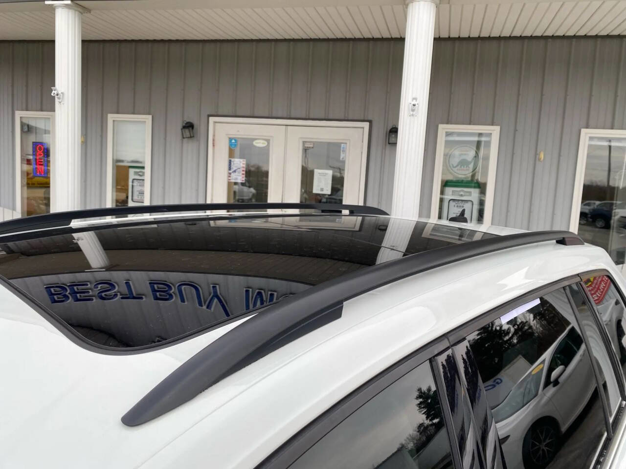 Used 2016 Volkswagen Golf S image 28