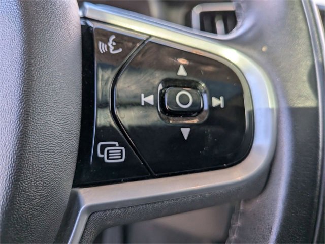 Used 2022 Volvo XC60 B5 Inscription image 21