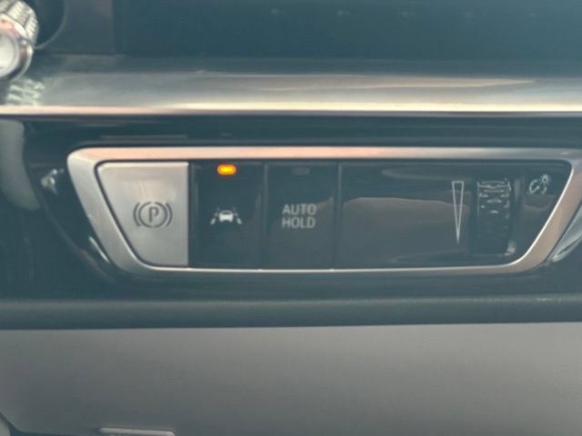 Used 2024 Cadillac Lyriq Luxury AWD/4WD image 29