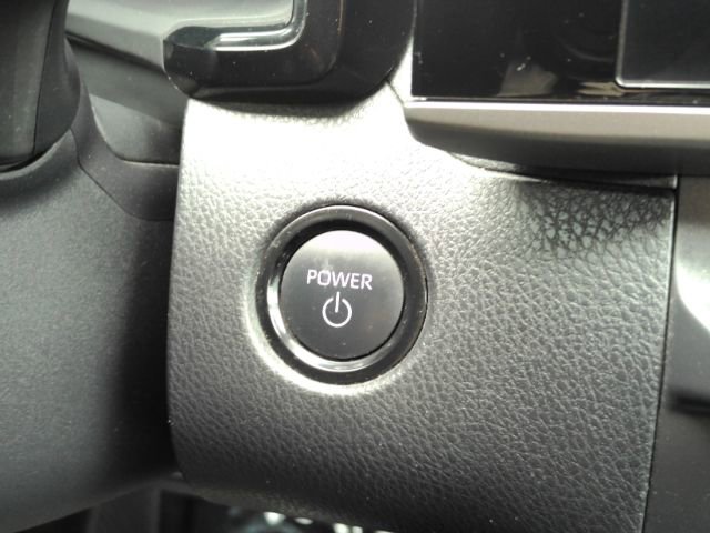 Used 2025 Toyota Camry XLE FWD image 38