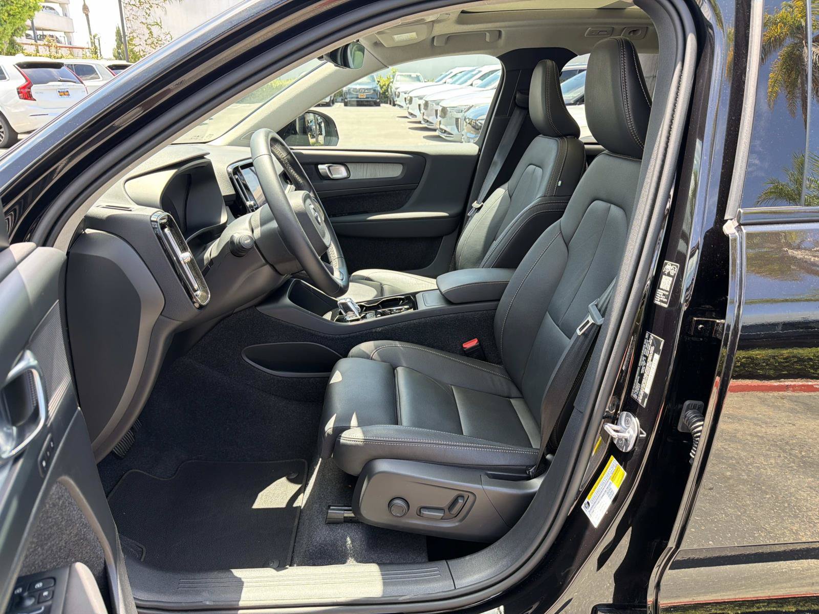 Certified 2026 Volvo XC40 B5 Plus AWD/4WD image 17