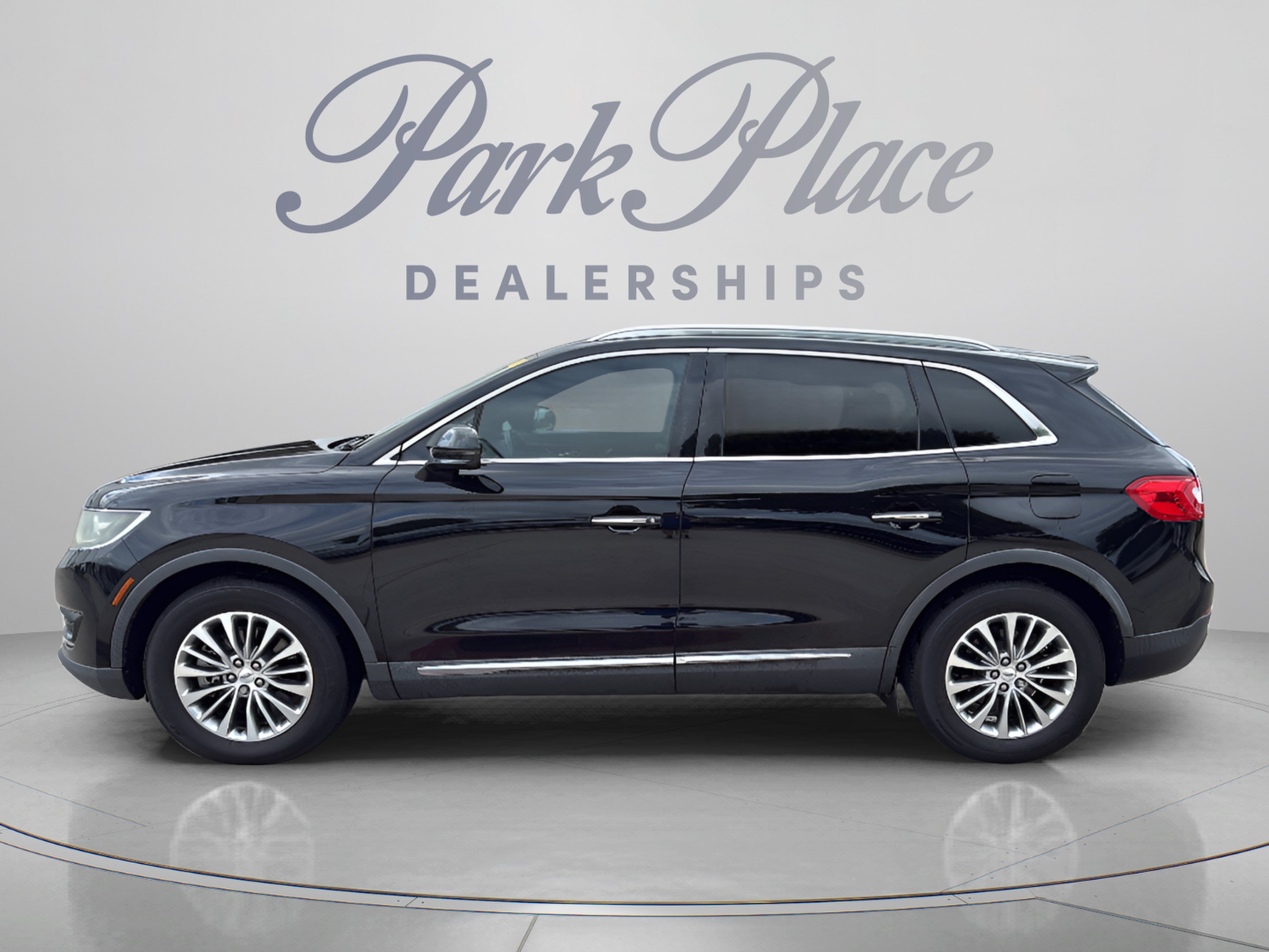 Used 2018 Lincoln MKX Select w/ Select Plus Package FWD image 2