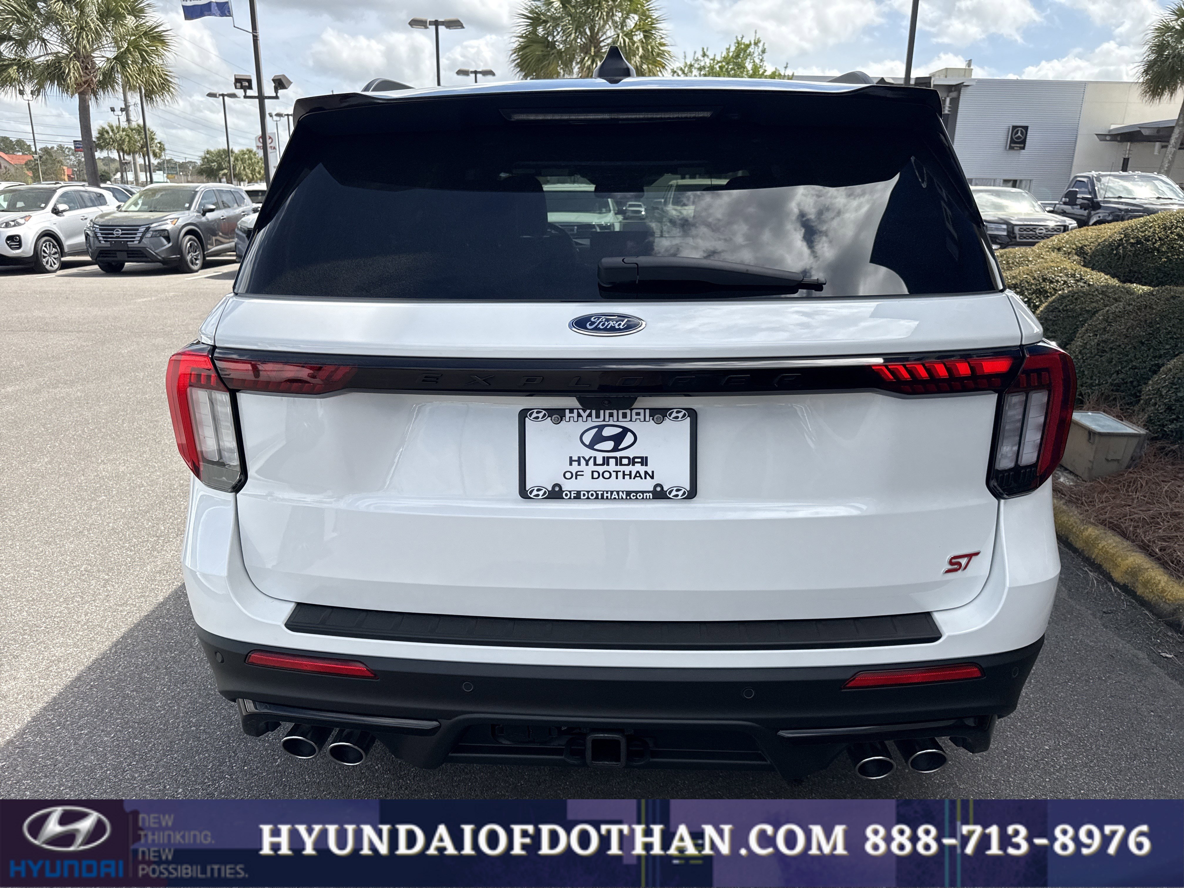 Used 2025 Ford Explorer ST image 3