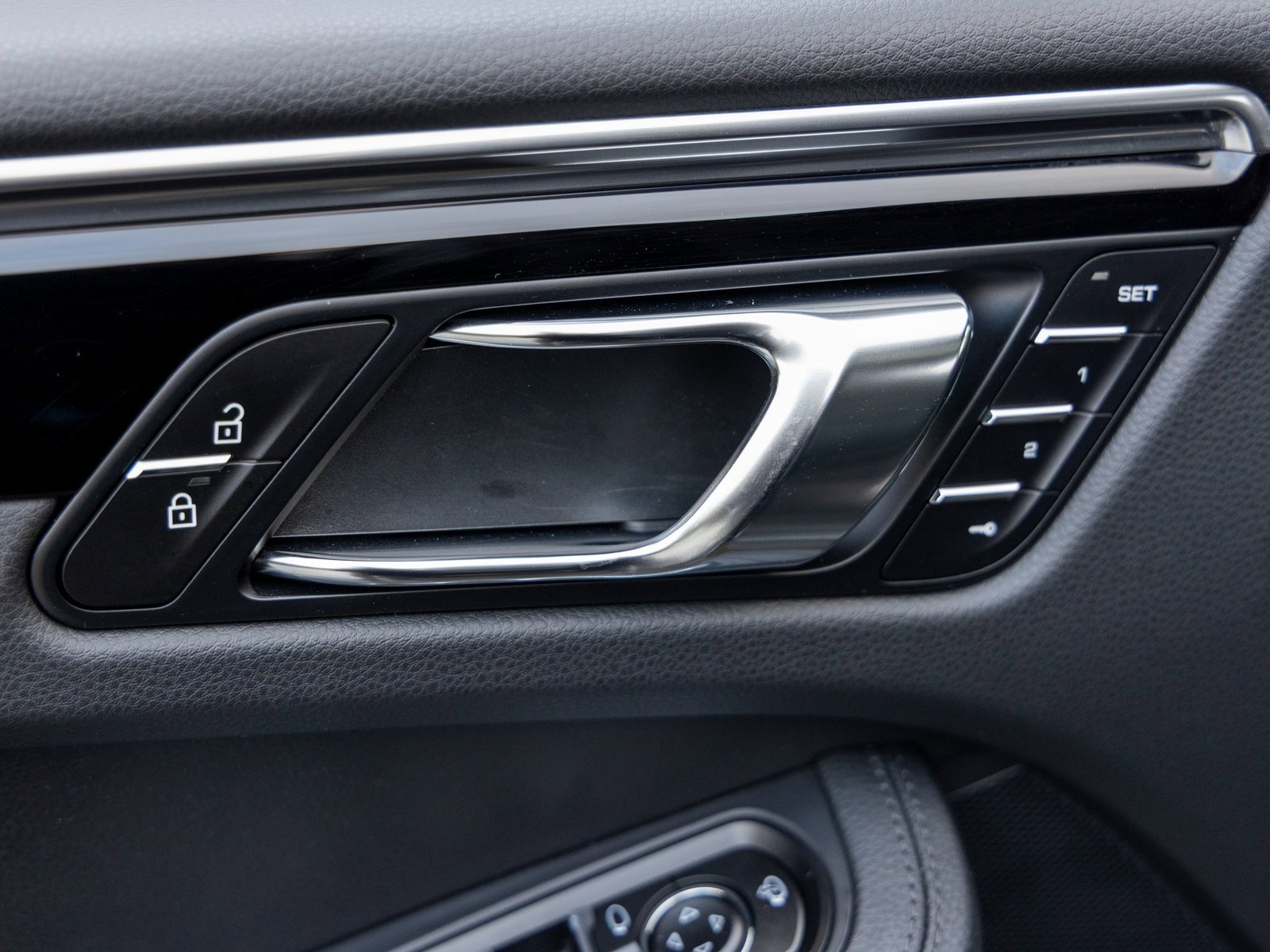 Certified 2025 Porsche Macan image 22