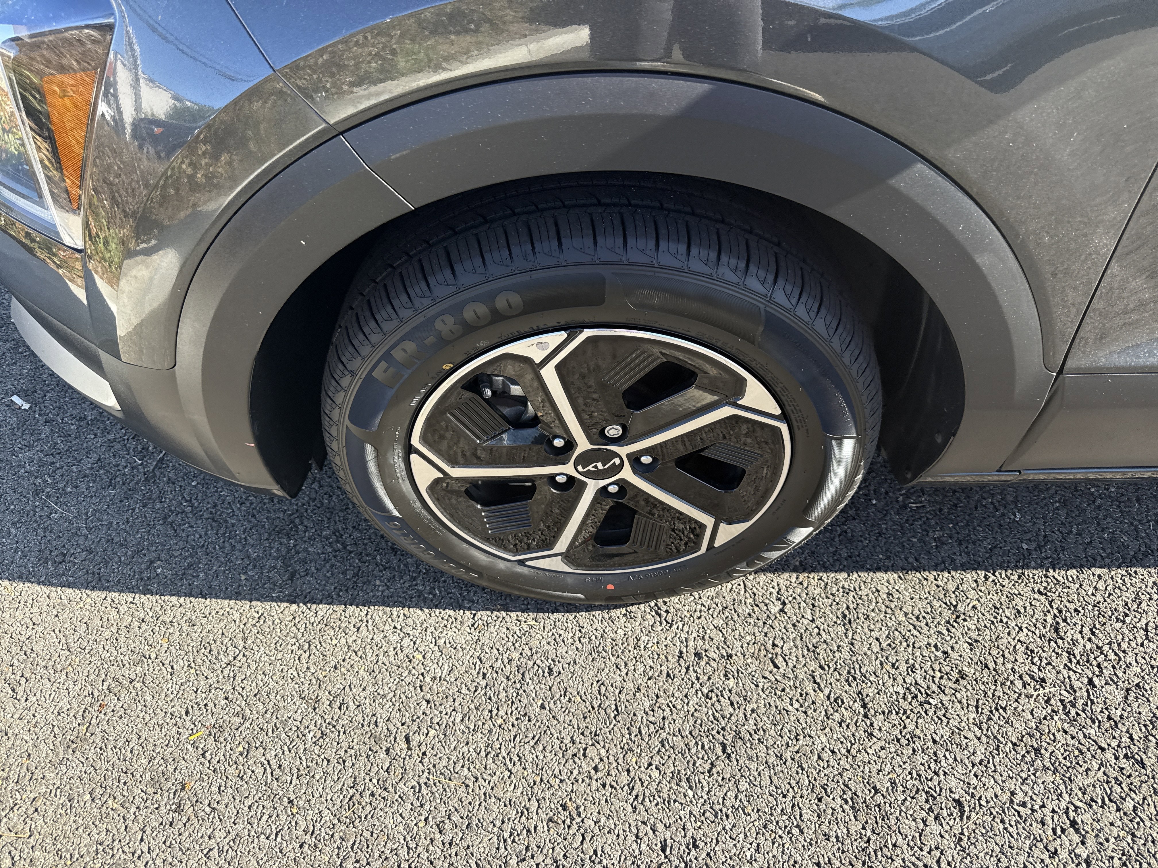 Used 2023 Kia Niro EX image 12