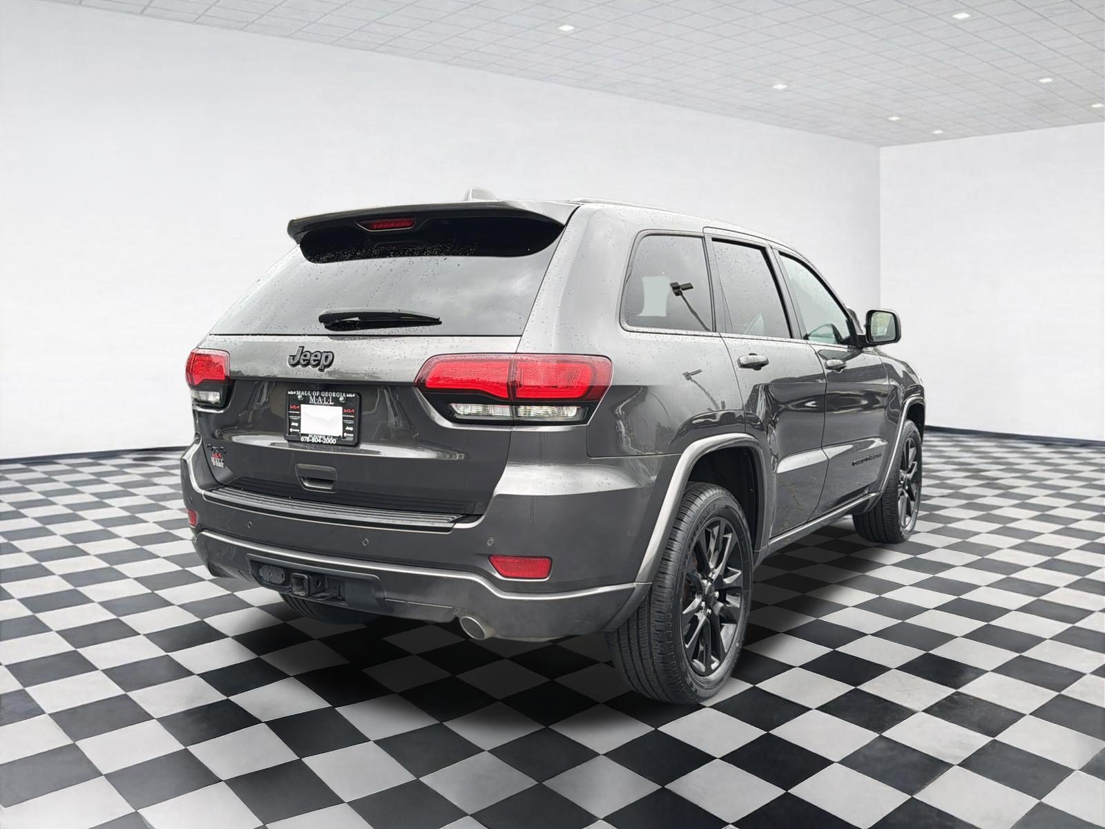 Used 2018 Jeep Grand Cherokee Altitude AWD/4WD image 4
