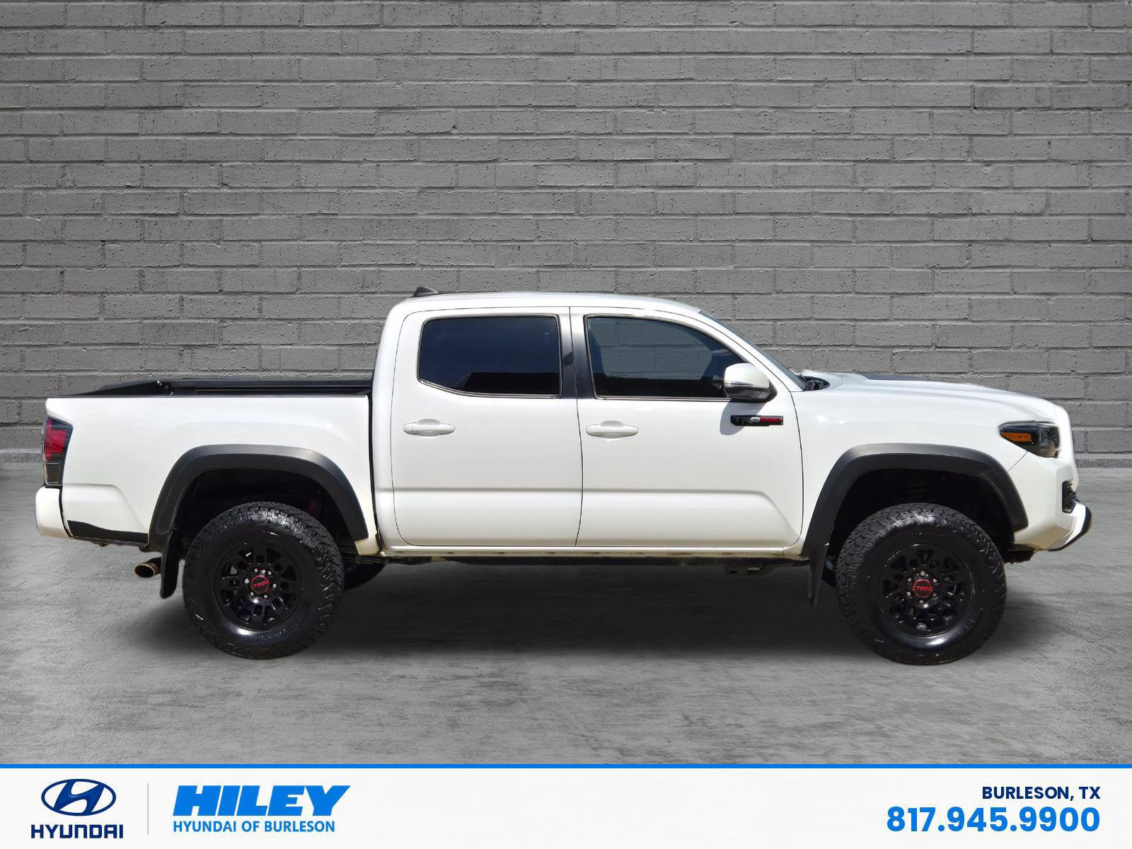 Used 2017 Toyota Tacoma TRD Pro AWD/4WD image 3