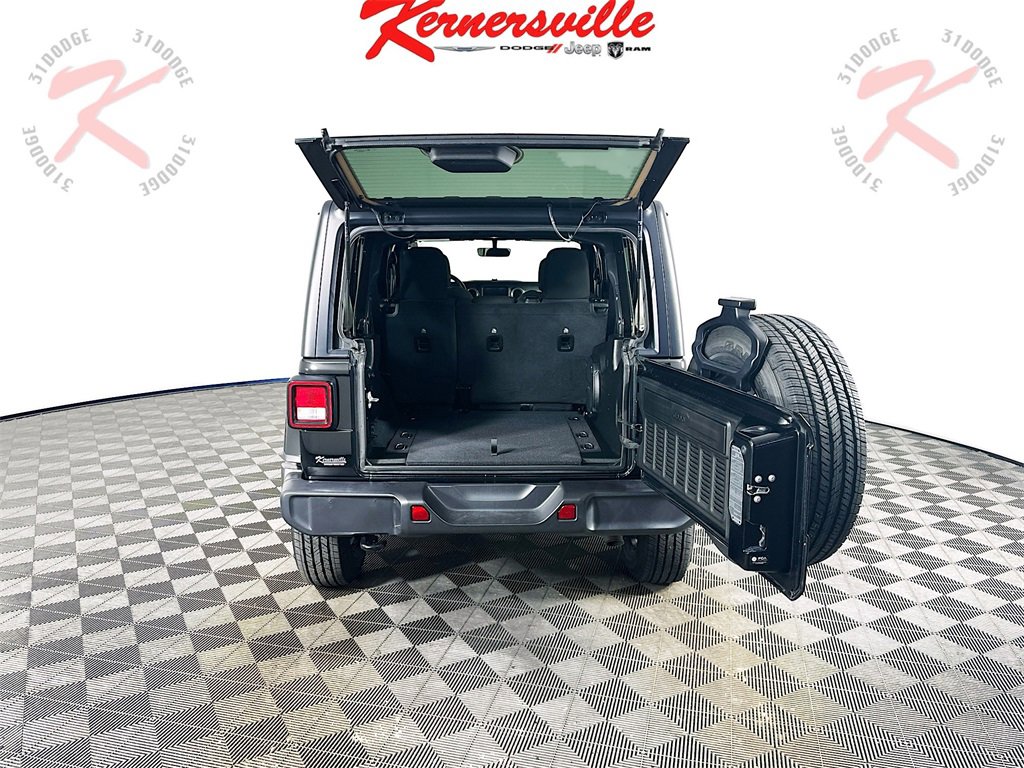 Used 2022 Jeep Wrangler Unlimited Sahara w/ Cold Weather Group image 29