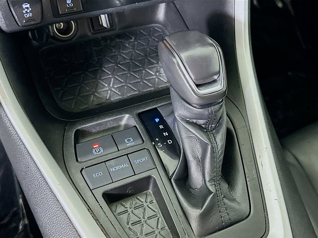 Used 2021 Toyota RAV4 XLE Premium image 31