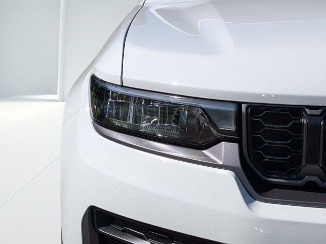 New 2026 Jeep Grand Cherokee Altitude RWD image 9
