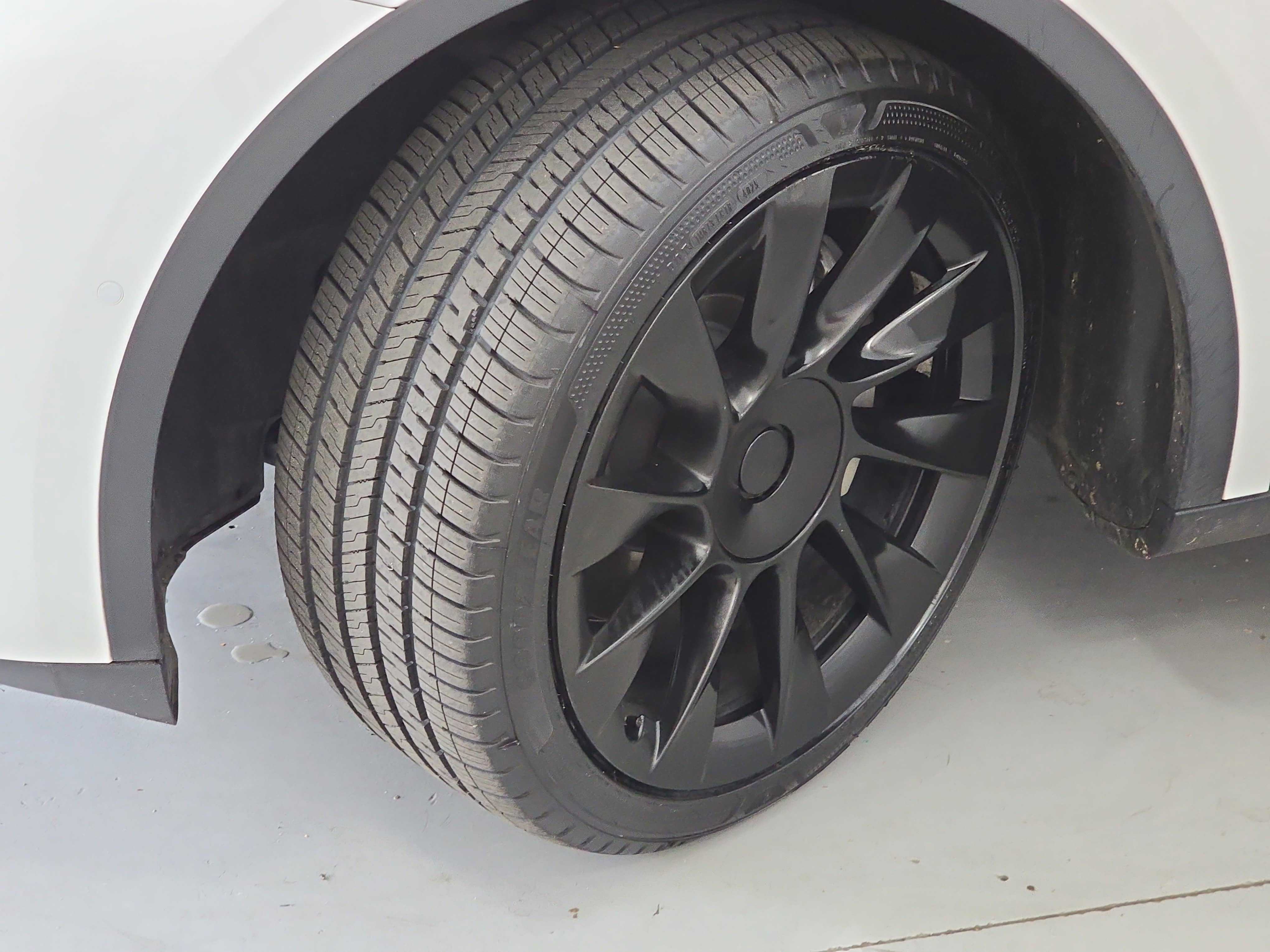 Used 2021 Tesla Model Y Long Range image 32