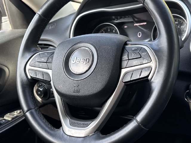 Used 2015 Jeep Cherokee Trailhawk AWD/4WD image 10