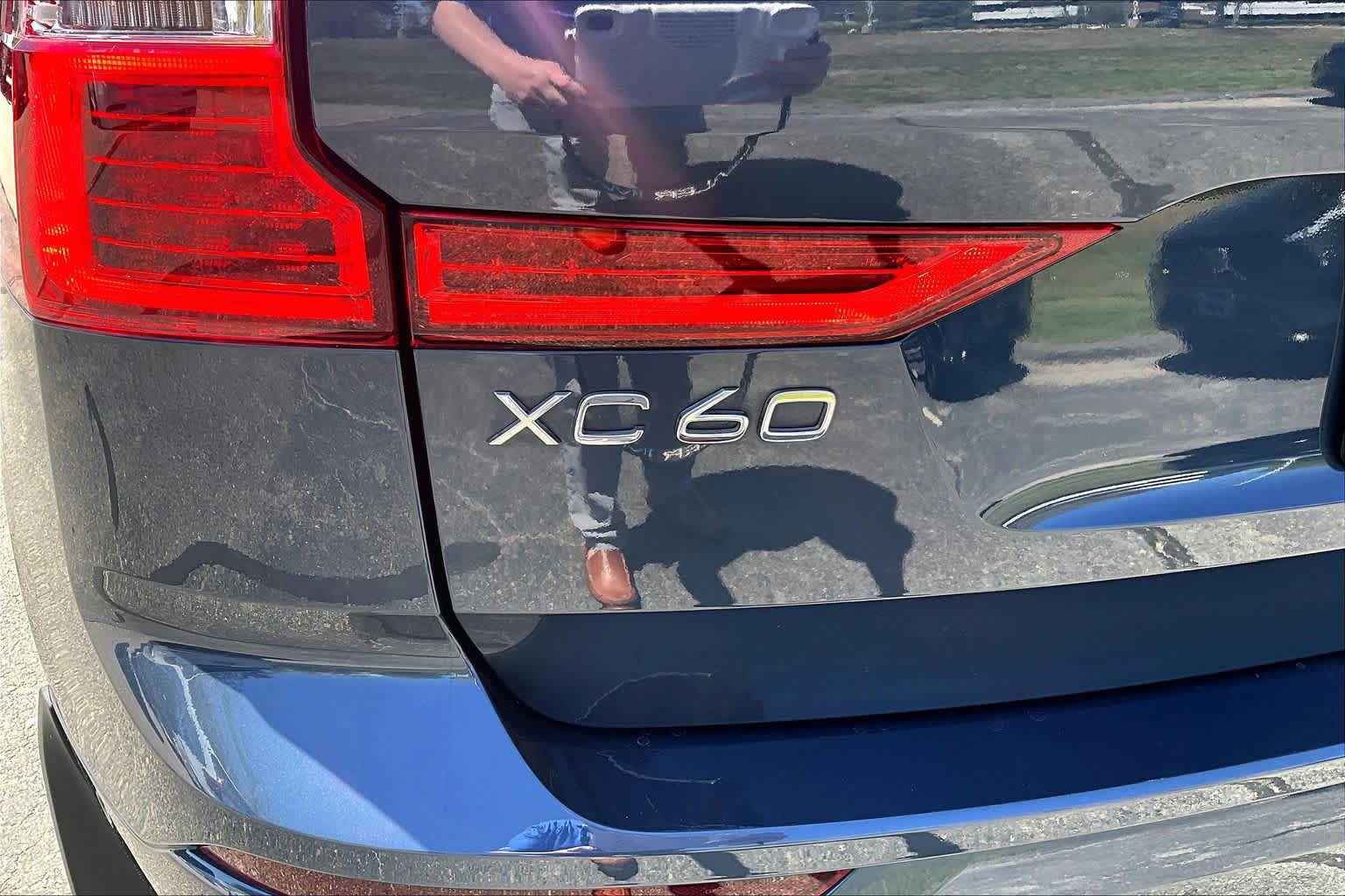 Used 2025 Volvo XC60 B5 Plus AWD/4WD image 33