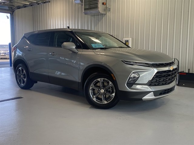 Used 2025 Chevrolet Blazer LT image 1