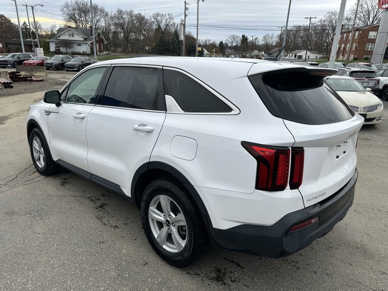 Used 2023 Kia Sorento LX image 6