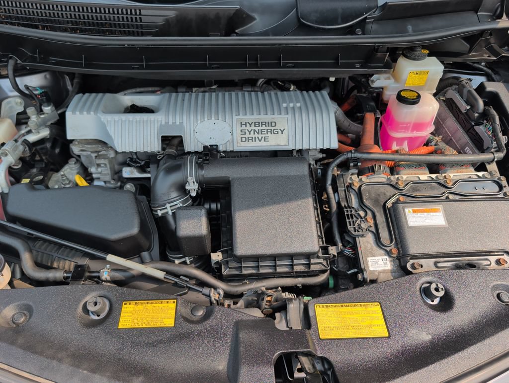 Used 2014 Toyota Prius V Five FWD image 20