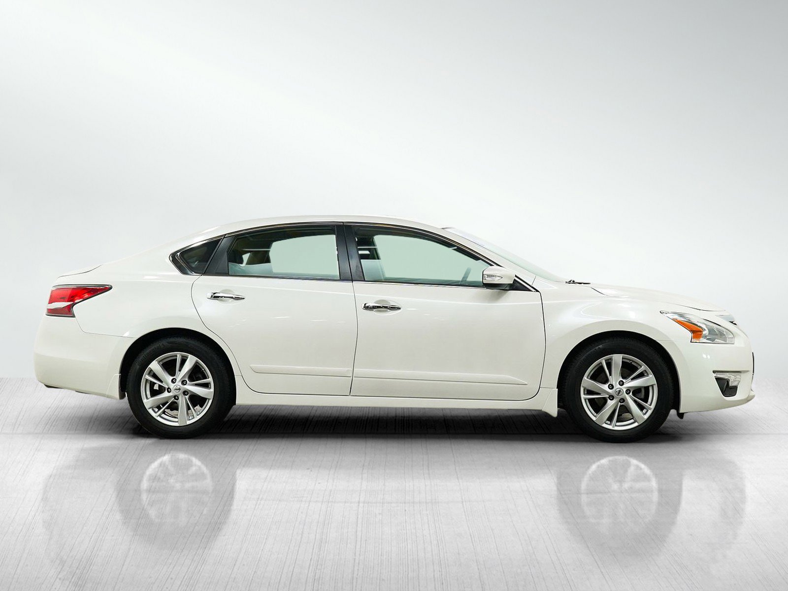 Used 2014 Nissan Altima 2.5 SL w/ Moonroof Package FWD image 6
