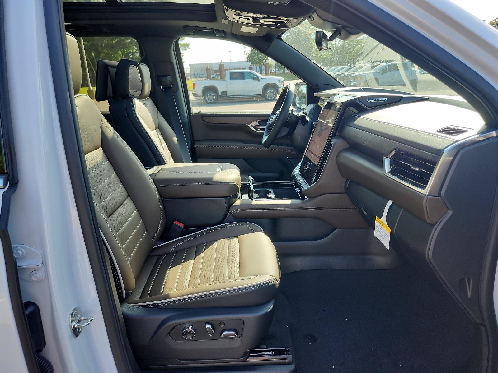 New 2026 GMC Yukon XL Denali Ultimate AWD/4WD image 7