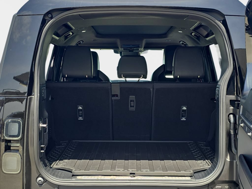 New 2026 Land Rover Defender 110 OCTA AWD/4WD image 12