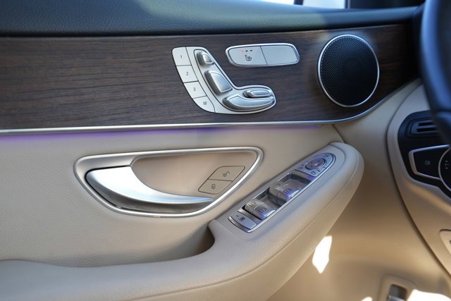 Used 2022 Mercedes-Benz GLC 300 4MATIC w/ Multimedia Package Lite image 41