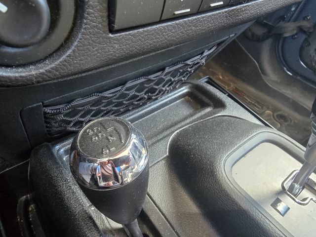 Used 2018 Jeep Wrangler Unlimited Sahara AWD/4WD image 17