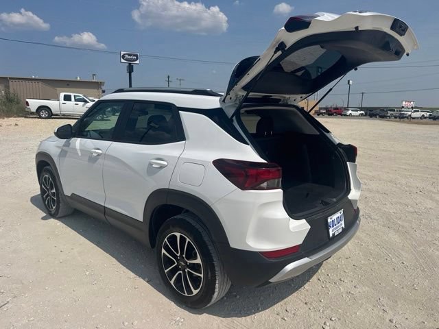 Used 2025 Chevrolet TrailBlazer LT AWD/4WD image 3