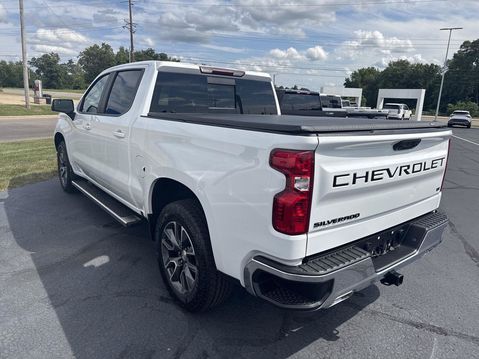 Used 2023 Chevrolet Silverado 1500 LT AWD/4WD image 2
